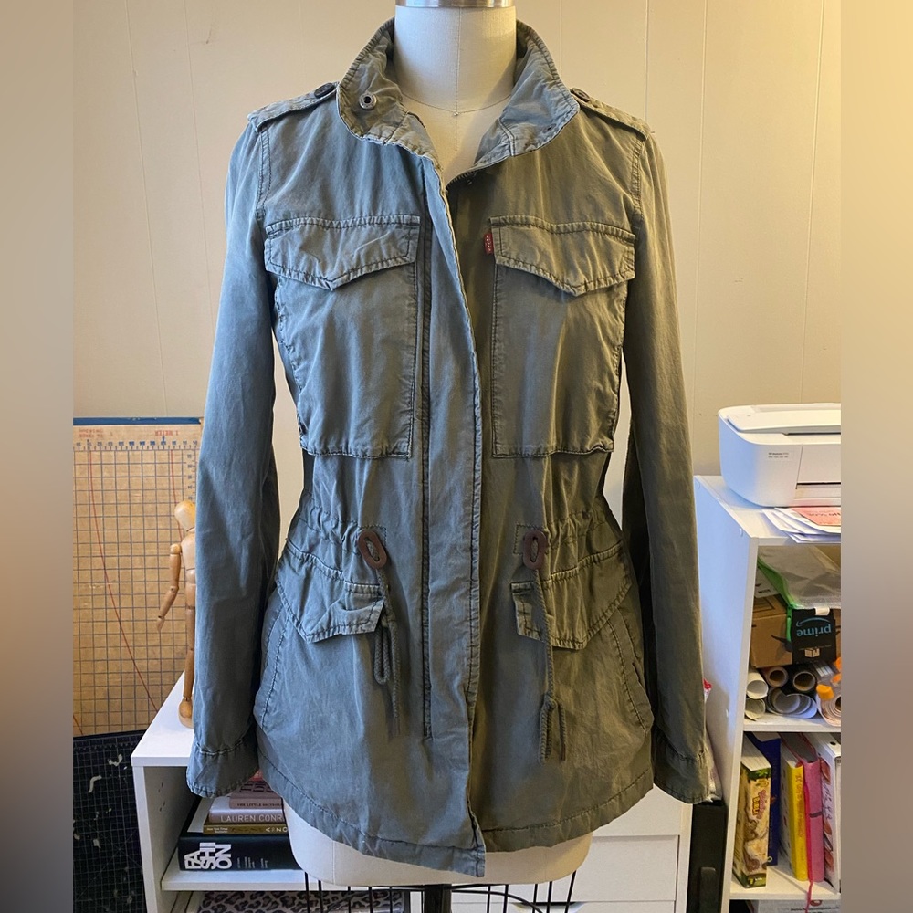 Levi’s utility jacket. Olive green. Women’s XS.